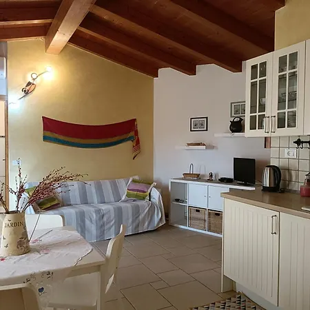 Casa Con Giardino شقة